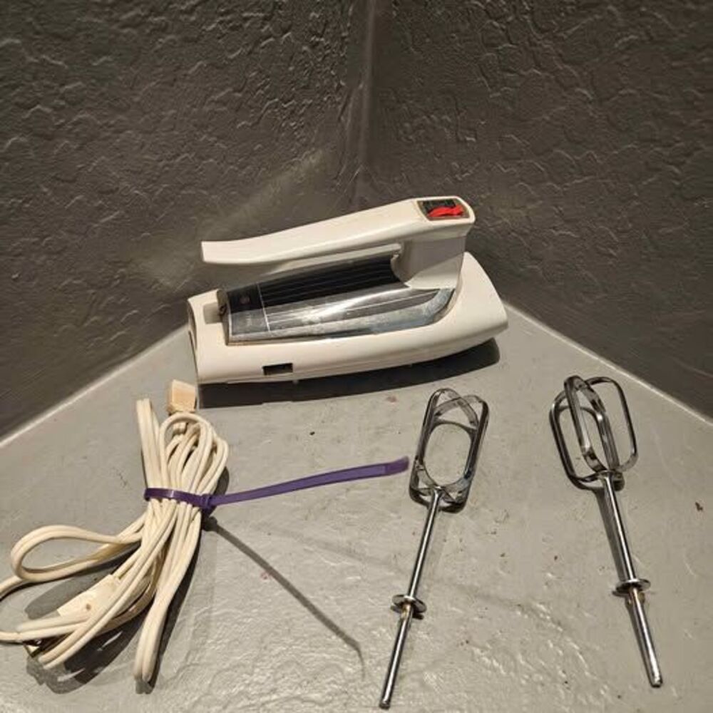 1950s General Electric 3 Speed Hand Mixer